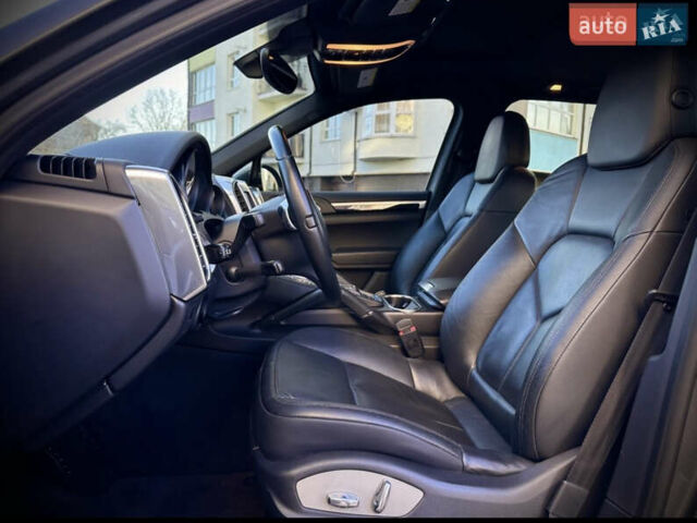 Сірий Порше Cayenne, об'ємом двигуна 3 л та пробігом 230 тис. км за 27777 $, фото 8 на Automoto.ua