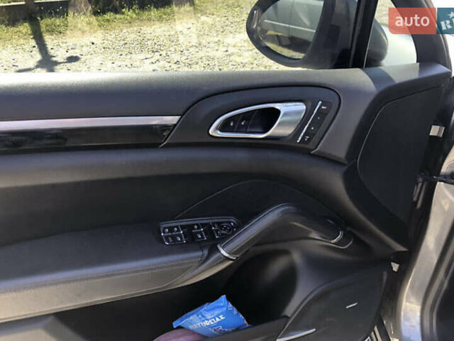 Серый Порше Каен, объемом двигателя 3 л и пробегом 380 тыс. км за 25900 $, фото 6 на Automoto.ua