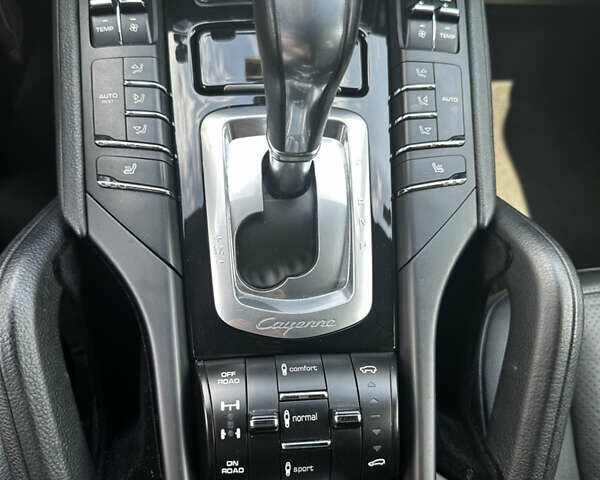 Сірий Порше Cayenne, об'ємом двигуна 3 л та пробігом 154 тис. км за 31000 $, фото 32 на Automoto.ua