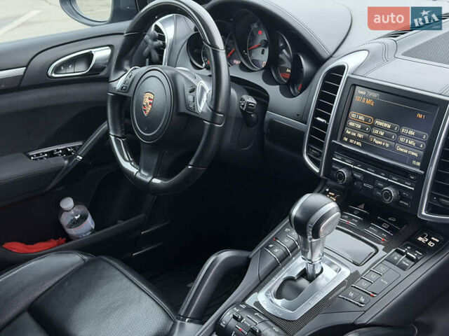 Серый Порше Каен, объемом двигателя 4.81 л и пробегом 84 тыс. км за 29999 $, фото 4 на Automoto.ua