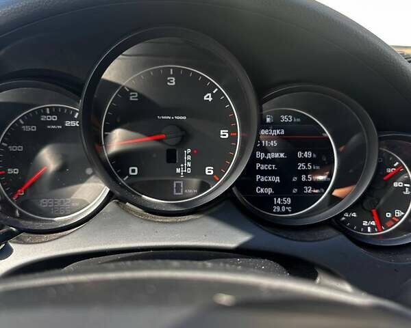 Сірий Порше Cayenne, об'ємом двигуна 2.97 л та пробігом 199 тис. км за 25000 $, фото 1 на Automoto.ua