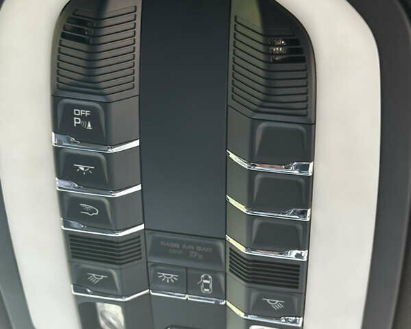 Сірий Порше Cayenne, об'ємом двигуна 3 л та пробігом 154 тис. км за 31000 $, фото 28 на Automoto.ua
