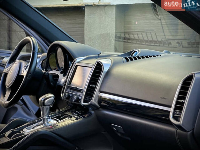 Сірий Порше Cayenne, об'ємом двигуна 3 л та пробігом 230 тис. км за 27777 $, фото 10 на Automoto.ua