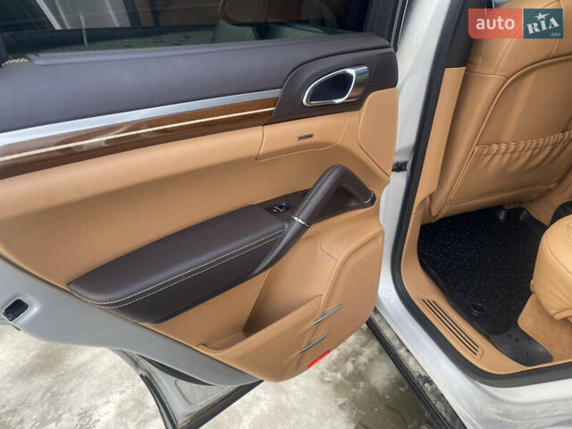 Серый Порше Каен, объемом двигателя 2.97 л и пробегом 223 тыс. км за 23800 $, фото 42 на Automoto.ua