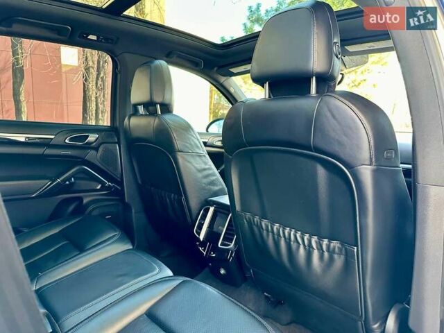 Серый Порше Каен, объемом двигателя 3.6 л и пробегом 208 тыс. км за 22800 $, фото 26 на Automoto.ua