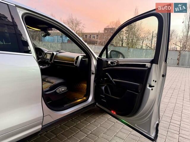 Серый Порше Каен, объемом двигателя 3 л и пробегом 193 тыс. км за 16700 $, фото 49 на Automoto.ua