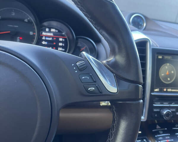 Серый Порше Каен, объемом двигателя 2.97 л и пробегом 223 тыс. км за 23800 $, фото 54 на Automoto.ua