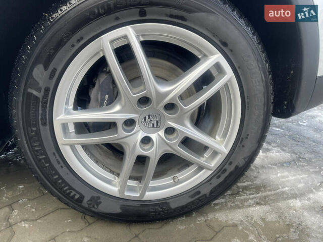 Серый Порше Каен, объемом двигателя 2.97 л и пробегом 223 тыс. км за 23800 $, фото 26 на Automoto.ua