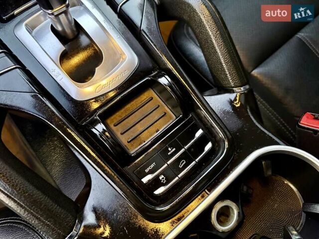 Серый Порше Каен, объемом двигателя 3 л и пробегом 193 тыс. км за 16700 $, фото 46 на Automoto.ua