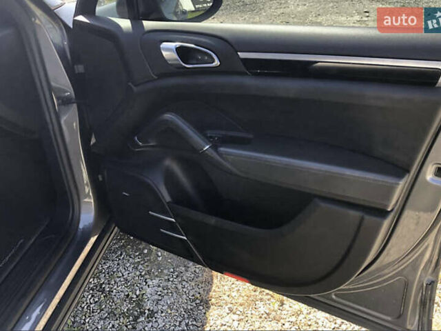 Серый Порше Каен, объемом двигателя 3 л и пробегом 380 тыс. км за 25900 $, фото 14 на Automoto.ua