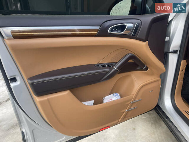 Серый Порше Каен, объемом двигателя 2.97 л и пробегом 223 тыс. км за 23800 $, фото 49 на Automoto.ua