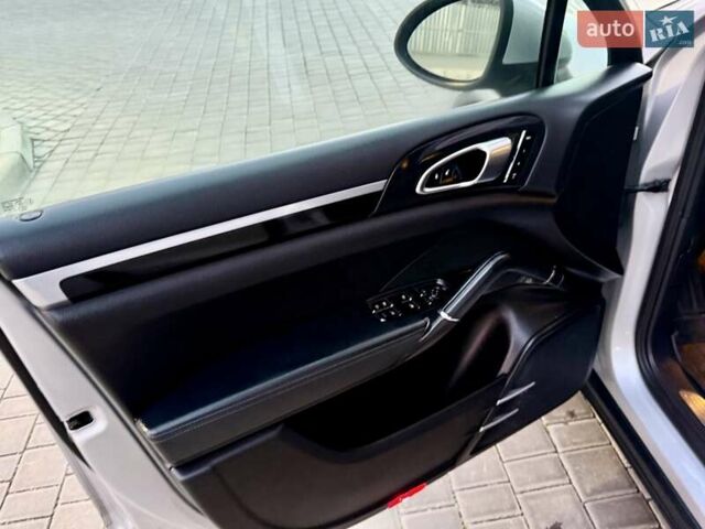 Серый Порше Каен, объемом двигателя 3 л и пробегом 193 тыс. км за 16700 $, фото 35 на Automoto.ua