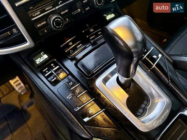 Серый Порше Каен, объемом двигателя 3 л и пробегом 193 тыс. км за 16700 $, фото 47 на Automoto.ua