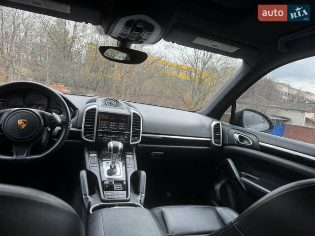 Серый Порше Каен, объемом двигателя 2.97 л и пробегом 380 тыс. км за 28500 $, фото 1 на Automoto.ua