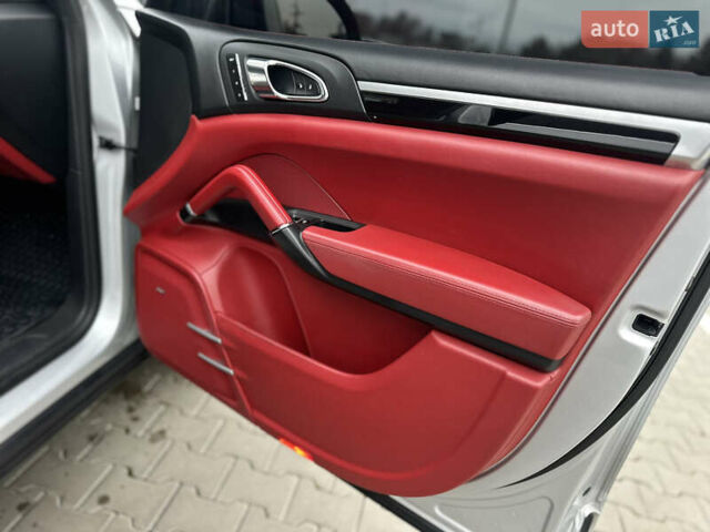 Серый Порше Каен, объемом двигателя 0 л и пробегом 342 тыс. км за 17999 $, фото 28 на Automoto.ua