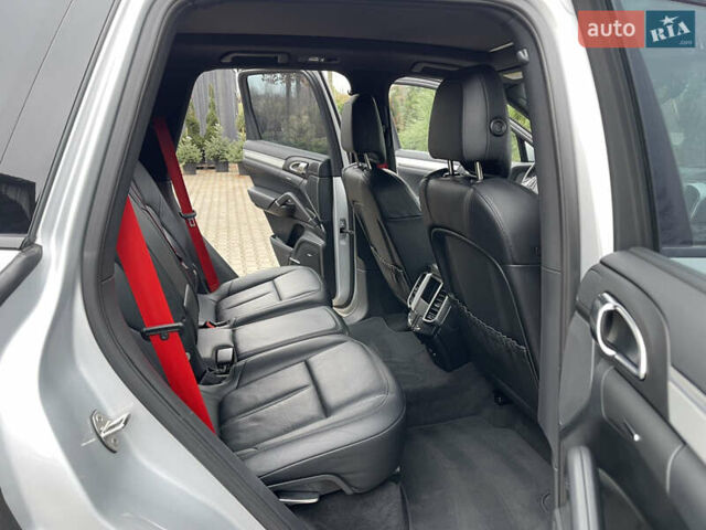 Серый Порше Каен, объемом двигателя 3 л и пробегом 182 тыс. км за 17999 $, фото 20 на Automoto.ua