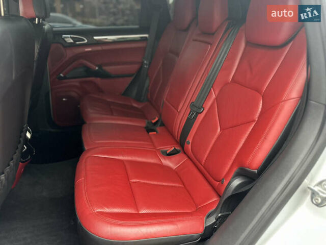 Серый Порше Каен, объемом двигателя 0 л и пробегом 342 тыс. км за 17999 $, фото 21 на Automoto.ua