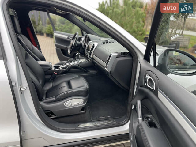 Серый Порше Каен, объемом двигателя 3 л и пробегом 182 тыс. км за 17999 $, фото 28 на Automoto.ua