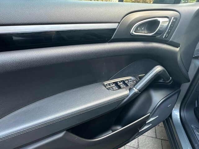 Сірий Порше Cayenne, об'ємом двигуна 3 л та пробігом 187 тис. км за 25300 $, фото 11 на Automoto.ua
