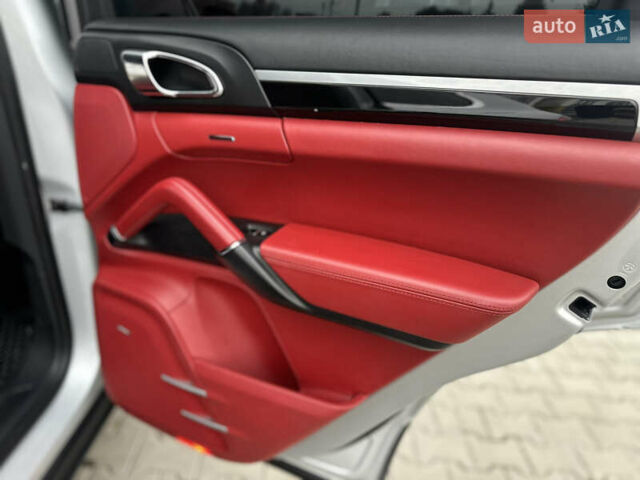 Серый Порше Каен, объемом двигателя 0 л и пробегом 342 тыс. км за 17999 $, фото 25 на Automoto.ua