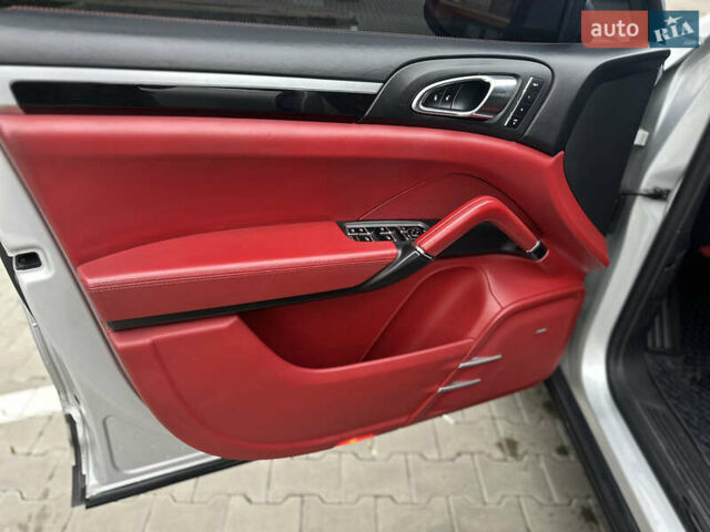 Серый Порше Каен, объемом двигателя 0 л и пробегом 342 тыс. км за 17999 $, фото 15 на Automoto.ua