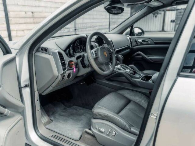 Серый Порше Каен, объемом двигателя 3 л и пробегом 89 тыс. км за 14000 $, фото 8 на Automoto.ua