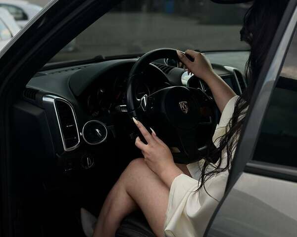 Сірий Порше Cayenne, об'ємом двигуна 2.97 л та пробігом 223 тис. км за 25500 $, фото 4 на Automoto.ua