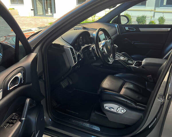 Серый Порше Каен, объемом двигателя 4.81 л и пробегом 145 тыс. км за 26000 $, фото 8 на Automoto.ua