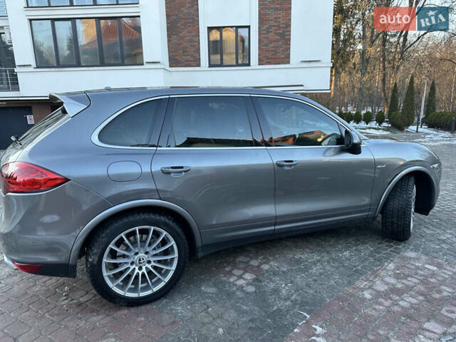 Серый Порше Каен, объемом двигателя 2.97 л и пробегом 220 тыс. км за 29300 $, фото 2 на Automoto.ua