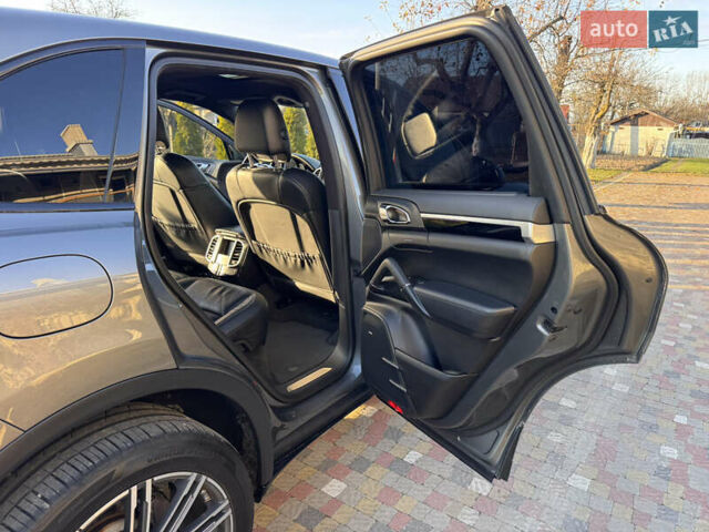 Серый Порше Каен, объемом двигателя 2.97 л и пробегом 277 тыс. км за 29000 $, фото 17 на Automoto.ua