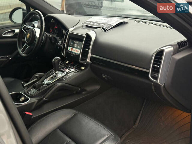 Сірий Порше Cayenne, об'ємом двигуна 2.97 л та пробігом 216 тис. км за 20950 $, фото 6 на Automoto.ua