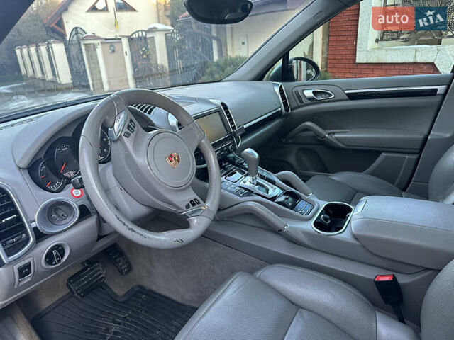 Серый Порше Каен, объемом двигателя 2.97 л и пробегом 220 тыс. км за 29300 $, фото 6 на Automoto.ua