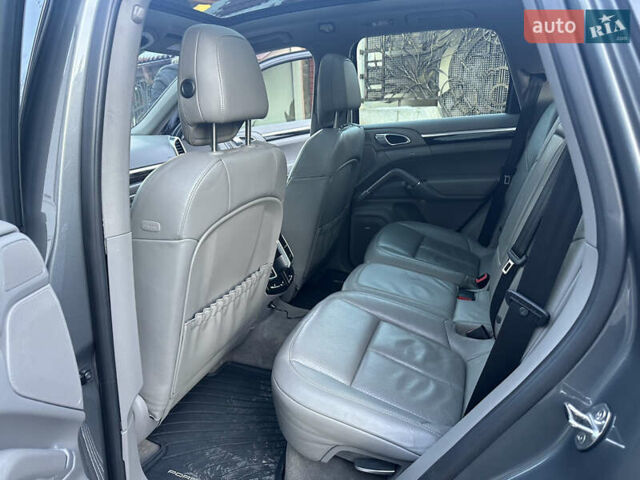 Серый Порше Каен, объемом двигателя 2.97 л и пробегом 220 тыс. км за 29300 $, фото 7 на Automoto.ua