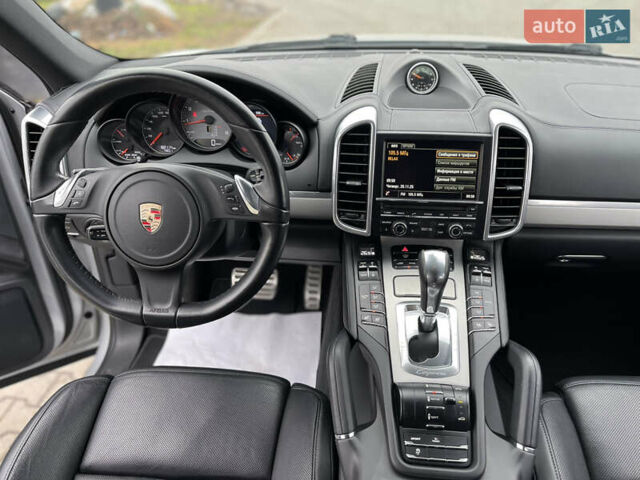 Серый Порше Каен, объемом двигателя 3 л и пробегом 182 тыс. км за 17999 $, фото 24 на Automoto.ua