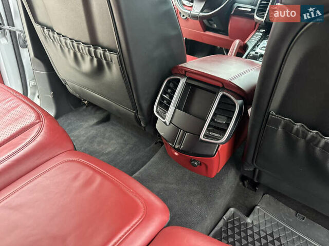 Серый Порше Каен, объемом двигателя 0 л и пробегом 342 тыс. км за 17999 $, фото 27 на Automoto.ua