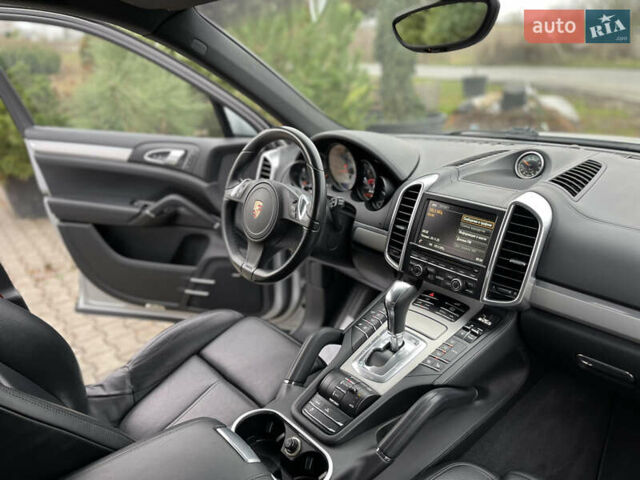 Серый Порше Каен, объемом двигателя 3 л и пробегом 182 тыс. км за 17999 $, фото 27 на Automoto.ua