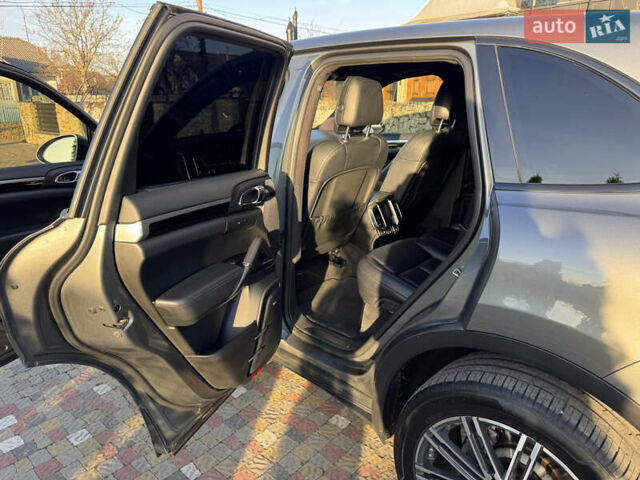 Серый Порше Каен, объемом двигателя 2.97 л и пробегом 277 тыс. км за 29000 $, фото 14 на Automoto.ua