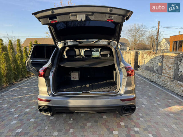 Серый Порше Каен, объемом двигателя 2.97 л и пробегом 277 тыс. км за 29000 $, фото 15 на Automoto.ua