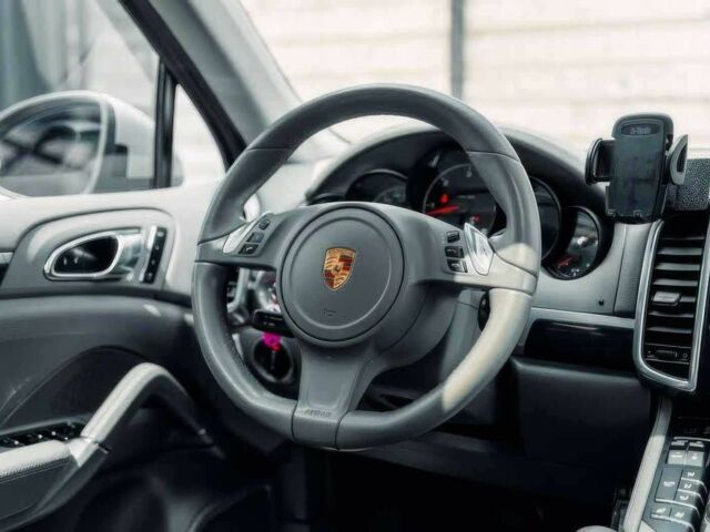 Серый Порше Каен, объемом двигателя 3 л и пробегом 89 тыс. км за 14000 $, фото 7 на Automoto.ua