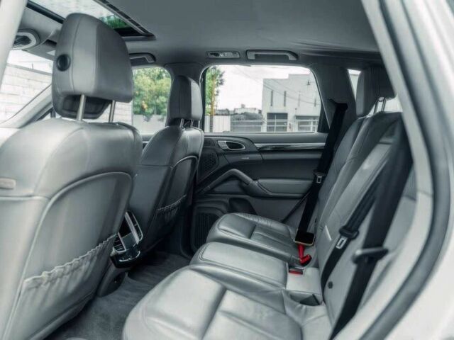 Серый Порше Каен, объемом двигателя 3 л и пробегом 89 тыс. км за 14000 $, фото 9 на Automoto.ua