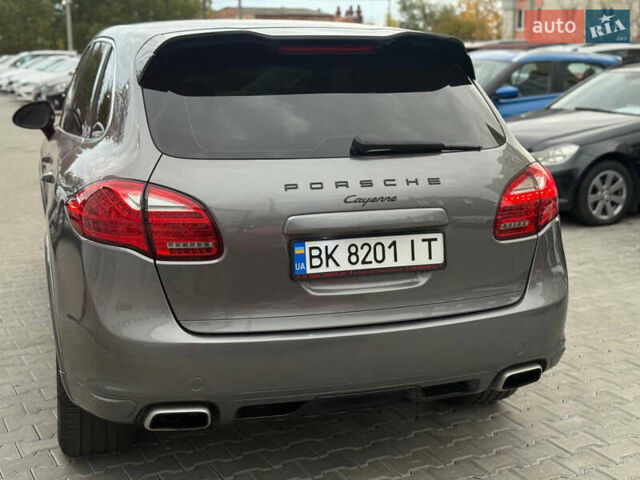 Сірий Порше Cayenne, об'ємом двигуна 2.97 л та пробігом 216 тис. км за 20950 $, фото 5 на Automoto.ua