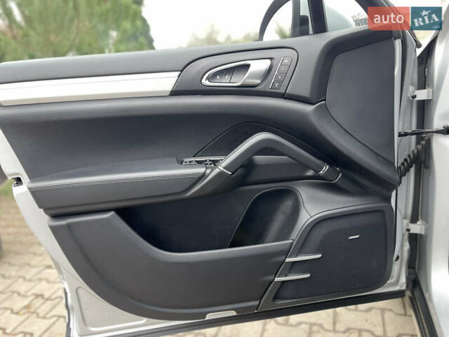 Серый Порше Каен, объемом двигателя 3 л и пробегом 182 тыс. км за 17999 $, фото 32 на Automoto.ua