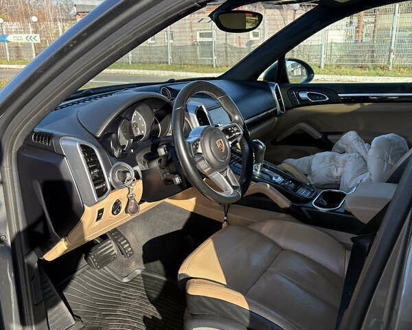 Серый Порше Каен, объемом двигателя 3.6 л и пробегом 171 тыс. км за 27000 $, фото 21 на Automoto.ua