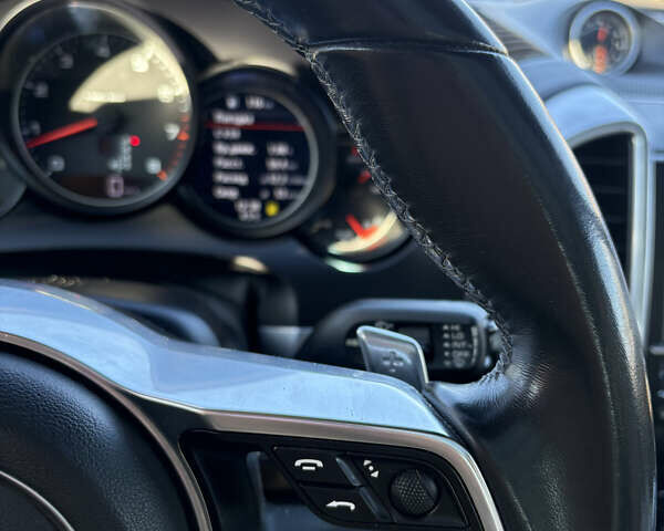 Серый Порше Каен, объемом двигателя 3.6 л и пробегом 171 тыс. км за 27000 $, фото 23 на Automoto.ua