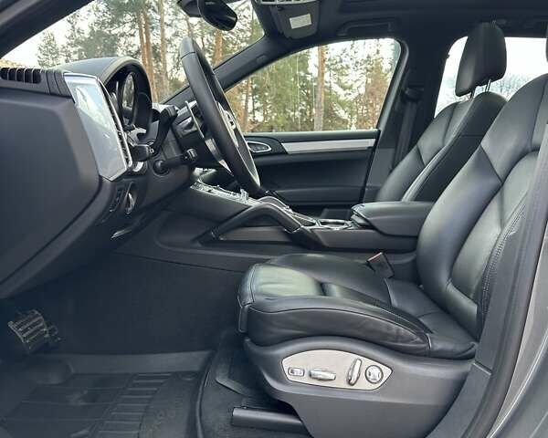 Сірий Порше Cayenne, об'ємом двигуна 2.97 л та пробігом 190 тис. км за 33700 $, фото 26 на Automoto.ua