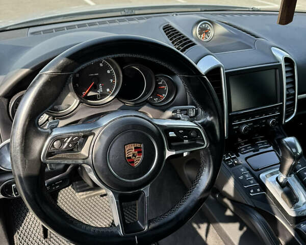 Серый Порше Каен, объемом двигателя 3.6 л и пробегом 199 тыс. км за 19900 $, фото 11 на Automoto.ua
