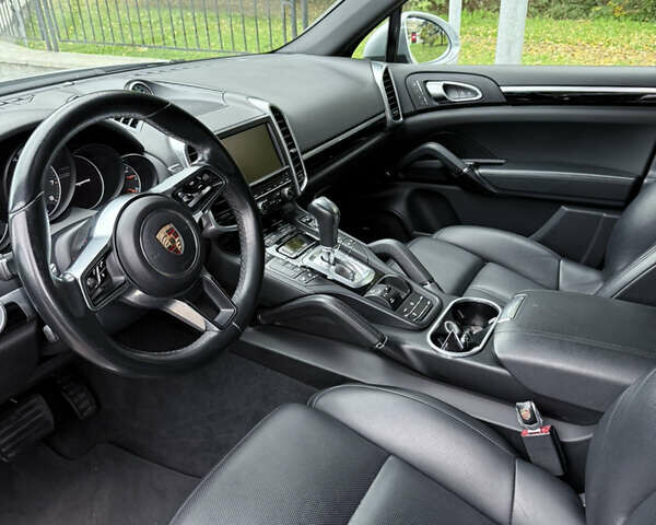 Серый Порше Каен, объемом двигателя 3.6 л и пробегом 220 тыс. км за 25500 $, фото 4 на Automoto.ua