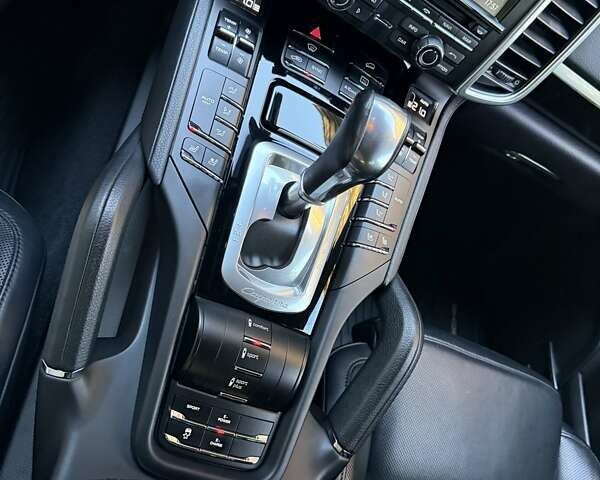 Порше Каен 2015 в Малине на Automoto.ua Серый Порше Каен, объемом двигателя 3 л и пробегом 94 тыс. км за 28700 $, фото 21 на Automoto.ua