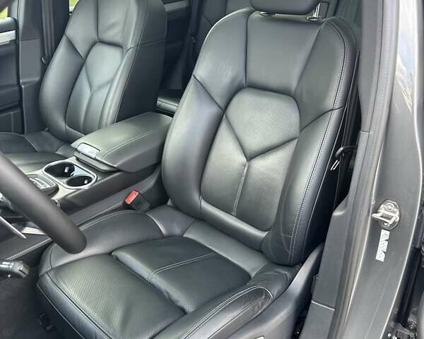 Сірий Порше Cayenne, об'ємом двигуна 2.97 л та пробігом 190 тис. км за 33700 $, фото 25 на Automoto.ua