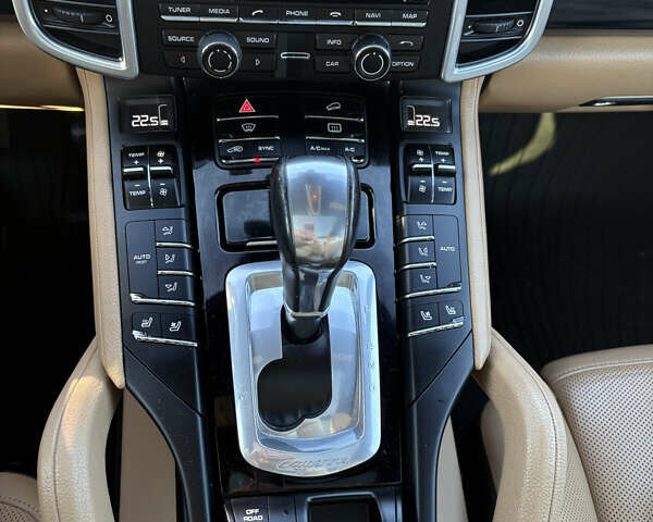 Серый Порше Каен, объемом двигателя 3.6 л и пробегом 171 тыс. км за 27000 $, фото 26 на Automoto.ua